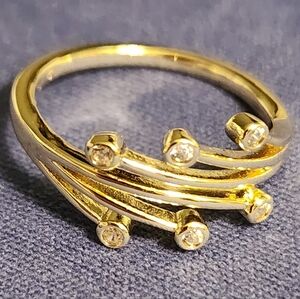 Yellow Gold Ring with Clear Crystal Highlights, Pretty Bird, sz: 7 NEW!